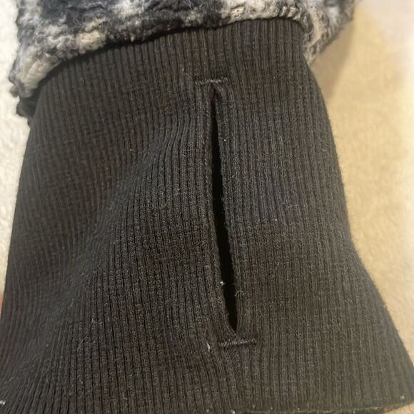 Athleta- “Tugga Sherpa Jacquard Hoodie” Black & White w/ Thumb Holes- Size Large - Picture 7 of 10